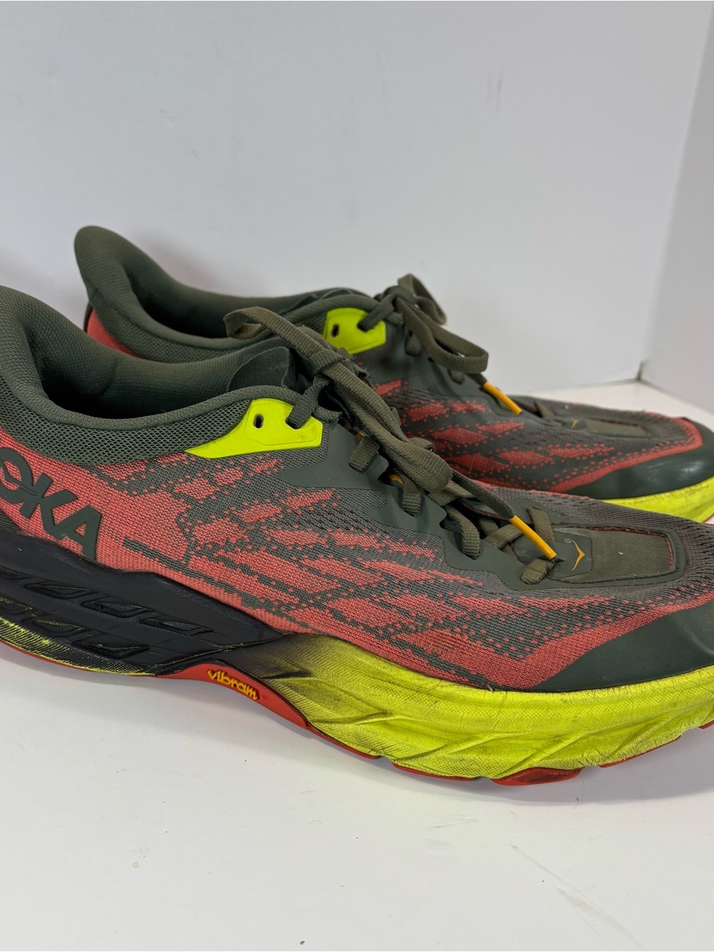 Men’s HOKA SpeedGoat 5 Trail Running Shoes Size 11 D Thyme/Fiesta Running Gym